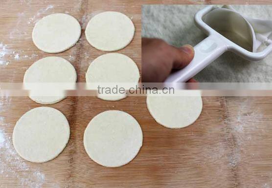 Wholesale Stock Small Order Kitchen 360 Degree Rotate Dumpling Wrapper Mould