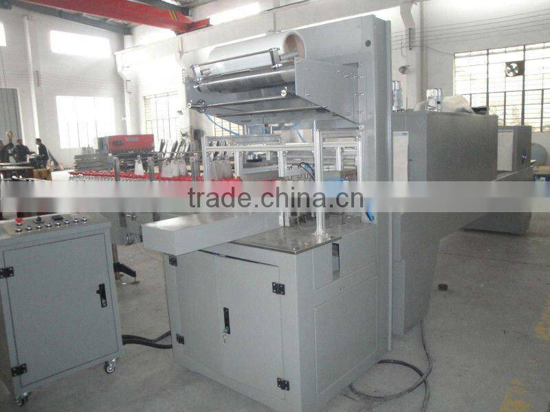 Automatic shrink packaging machine