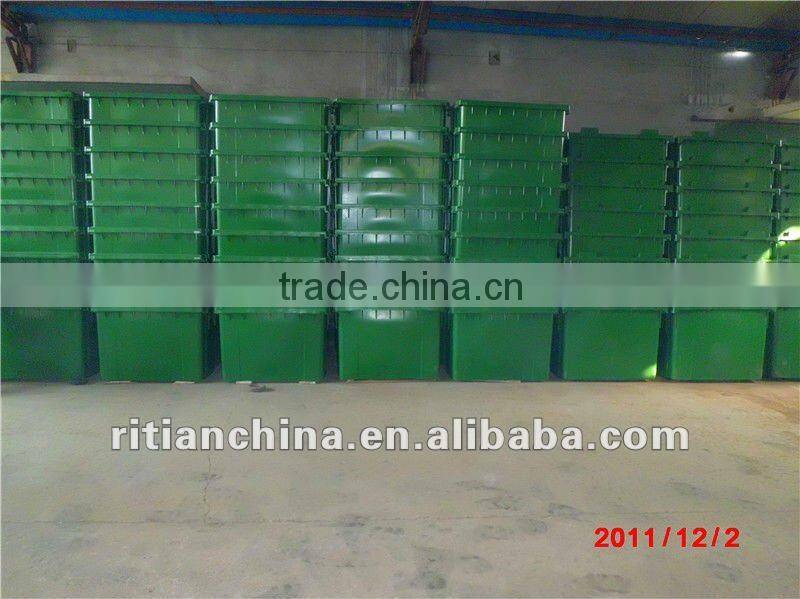 Outdoor garbage bin with wheels