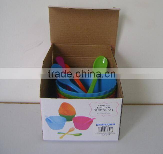 Set of 4 plastic ice cream bowls with spoons set in color box packing #TG20043