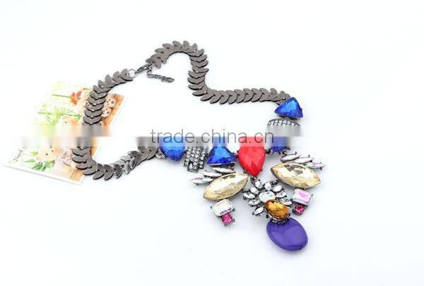 New Luxury Acrylic Choker Collar Vintage Pendant Statement Necklace Women Fashion Necklaces for Women