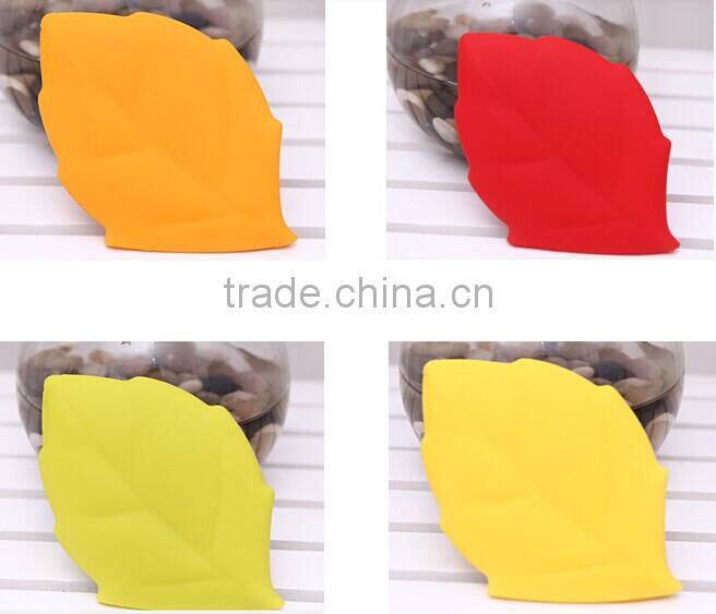 FDA/LFGB collapsible silicone cheap travel toothbrush cup