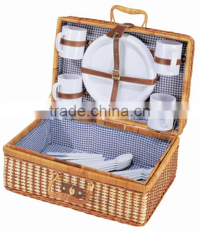 Wicker picnic basket for 4 persons