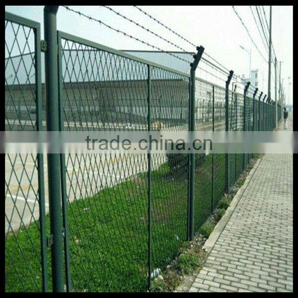 Red painted expanded mesh roll