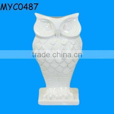 Polyresin wicker flower pot