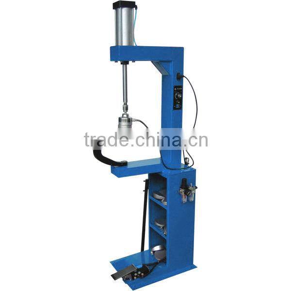 Vertical six-mold thermostatic tyre vulcanizing machine