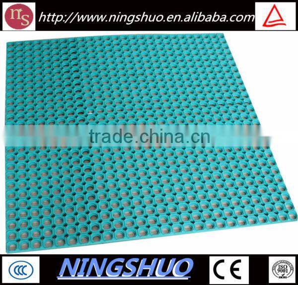 China factory of wholesale black anti slip playground rubber hole mat for grass