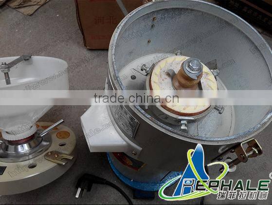 Vertical peanut grinder with small capacity