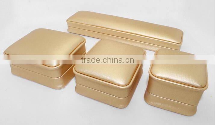 Superior customize PU jewelry boxes golden ring box