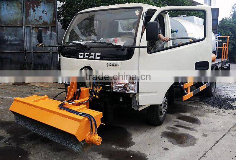 IKOM asphalt distributor with clean device