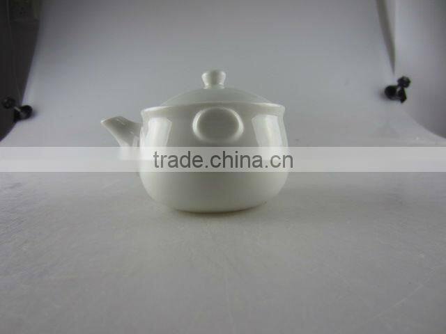 round porcelain sugar pot with mouth