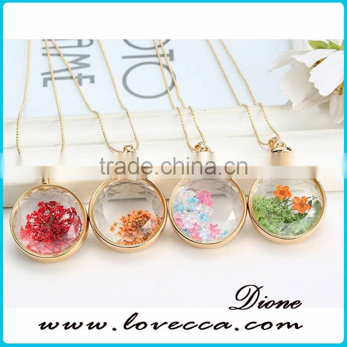 Cheap Golden Plated Alloy Chain Glass Heart Pendant Dry Flower Necklace