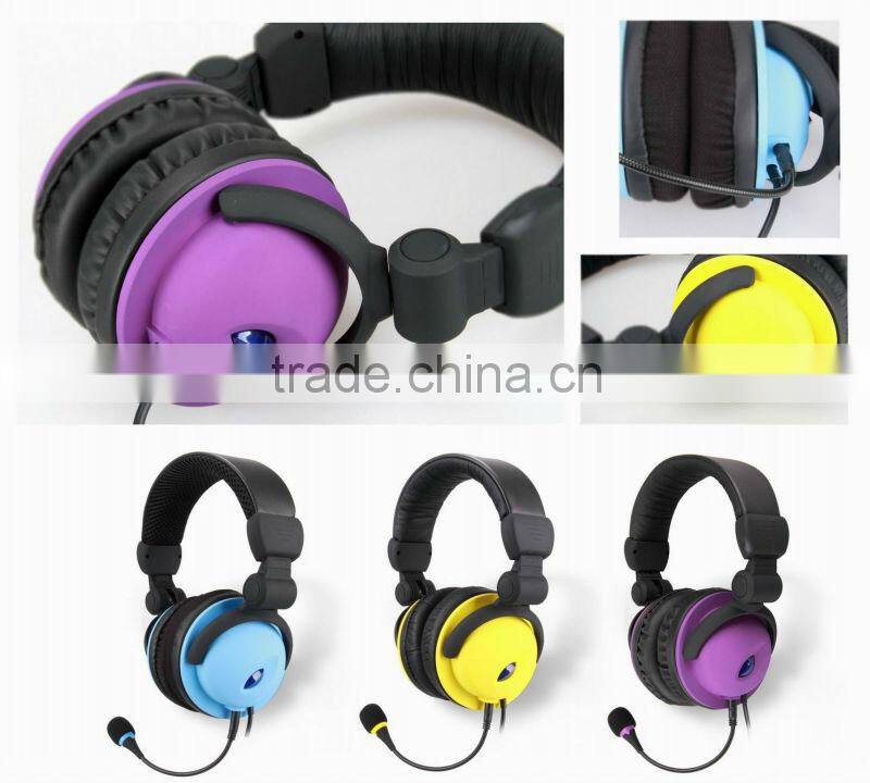 Wired computer microphone headset with high bass