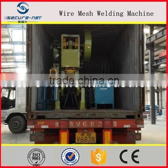Razor blade barbed wire making machine