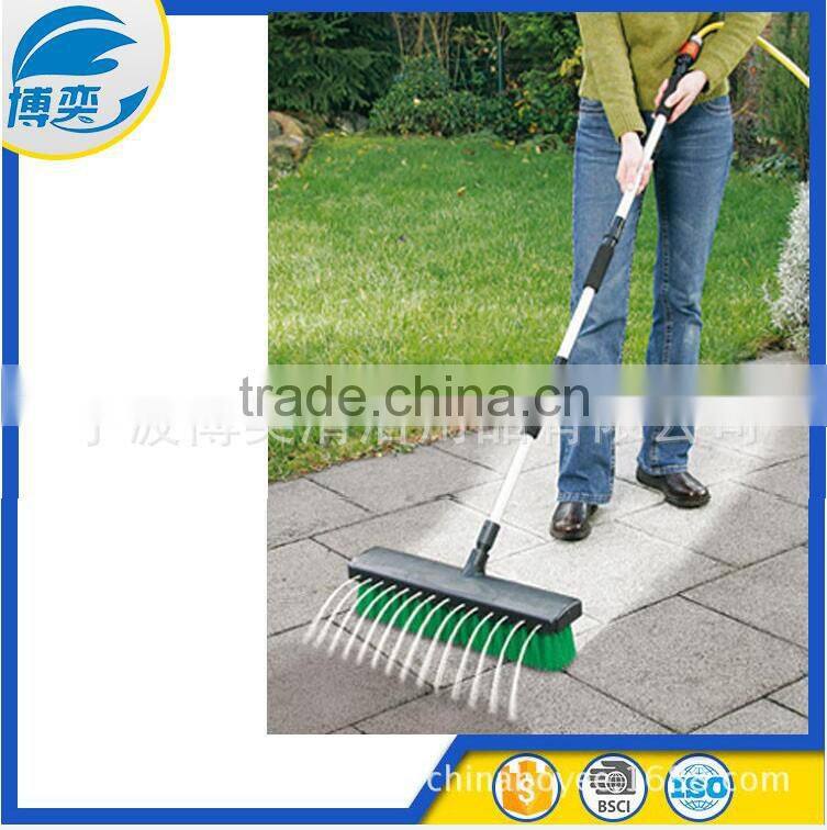 14water holes water flow through car wash brush