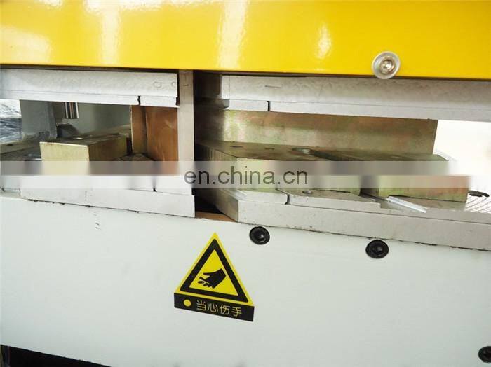 Strong combination PVC window three head welding machine