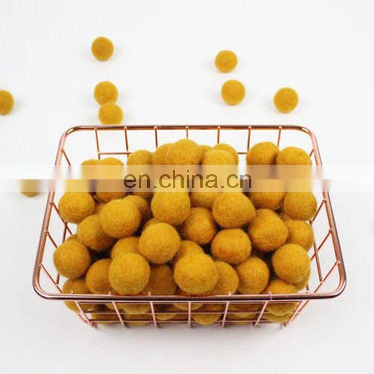 Amazon Hot Sale 5cm 6cm diameter 100% wool felt laundry dryer balls for Laundry