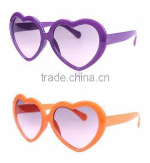 Wholesales Cheapest Simple Plastic Heart Shape Children's Sunglasses