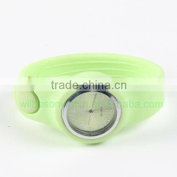 Fashion cheap silicone hand watch for girl