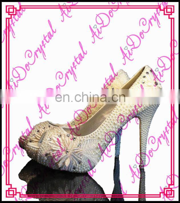 Aidocrystal fashion new design white pearl elegant peep toe low heel wedding shoes for ladies