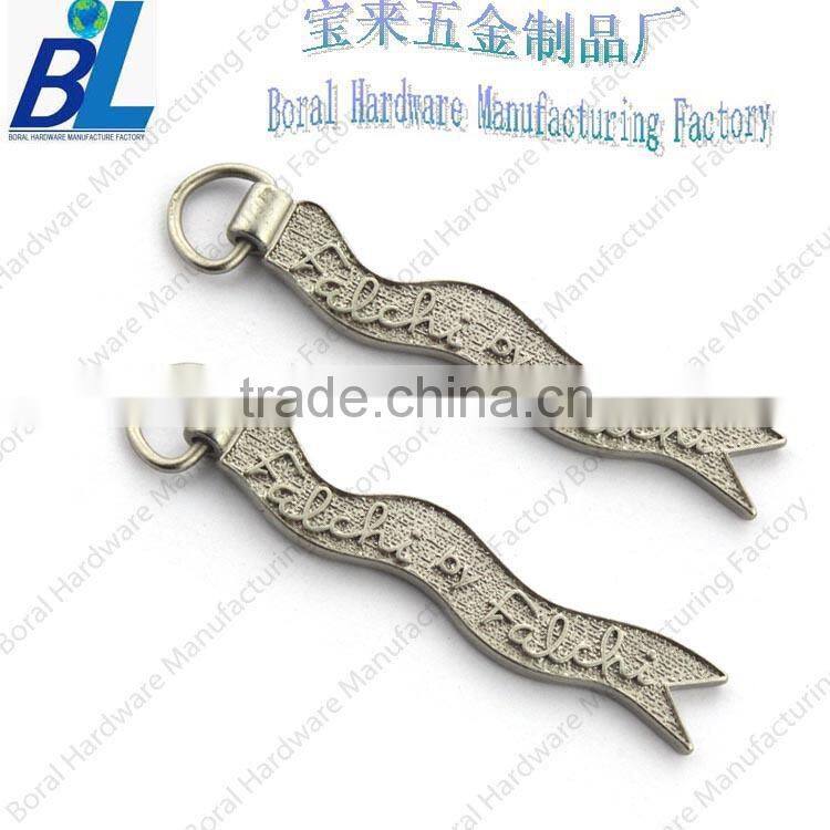 Rotatable snake shape decorative zipper pull