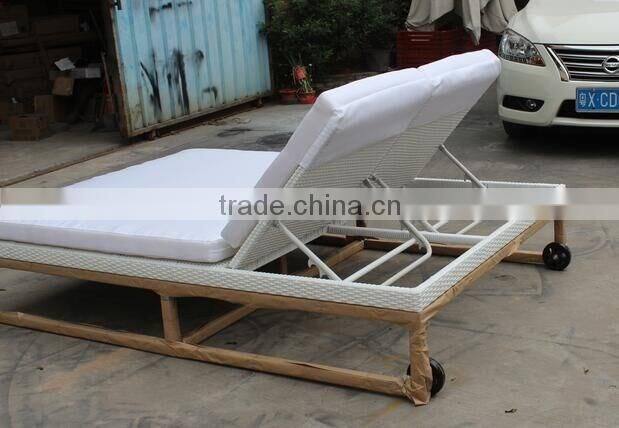 Yoshen outdoor SS metal sun lounger rattan/wicker chaise lounger daybed