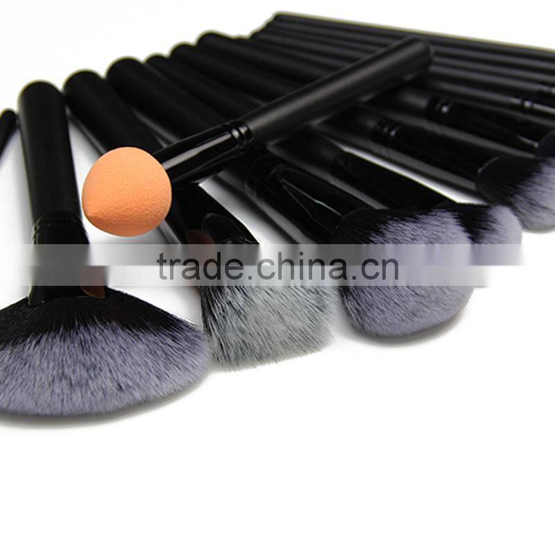Customized wooden makeup brushes manufactured in China