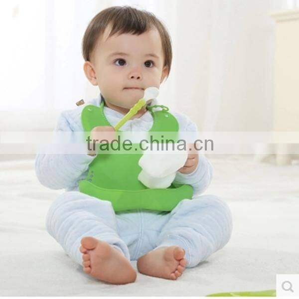 food grade cute baby pouch,promotional gift silicone baby bibs,waterproof kids bib