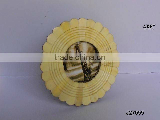 Curved pattern back Resin Photo Frame in thin border available in other colours