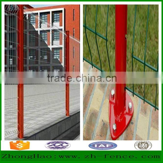 Factory direct sale powder coated triangle bending fence / peach shape post fence