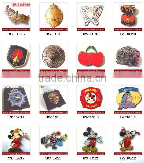 High quality 3D Eagle Stamping Antique Gold Brass Badge