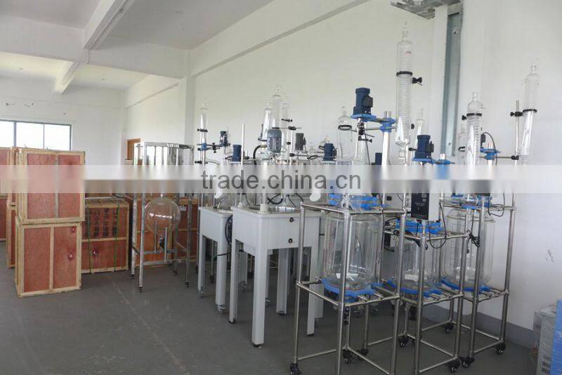 Lab glass evaporator with liftable heat bath