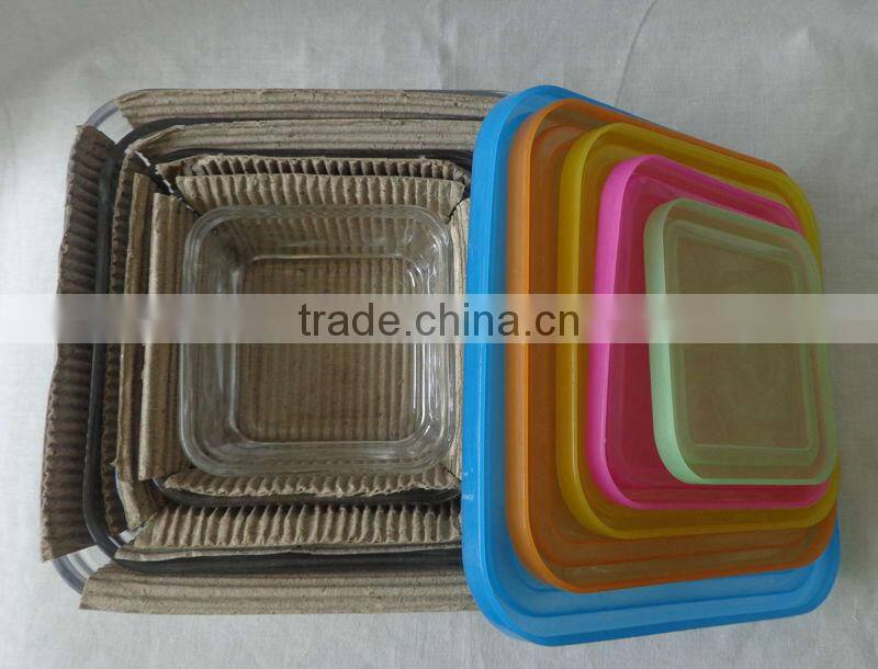 Different sizes glass bowls With mixing lids