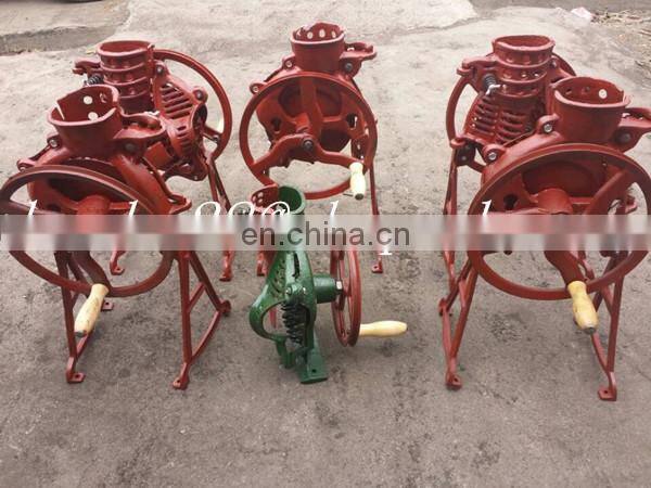Factory price home use manual corn sheller machine