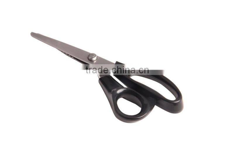 9-1/4 inch black handle zigzag scissors
