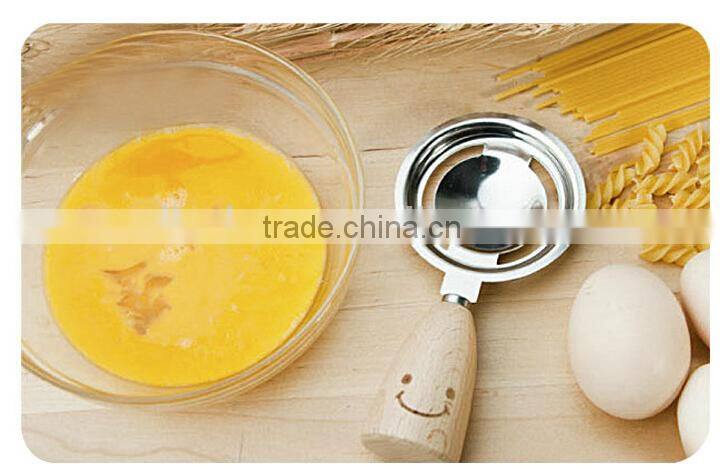 S5132 wooden handle smiling egg white separator
