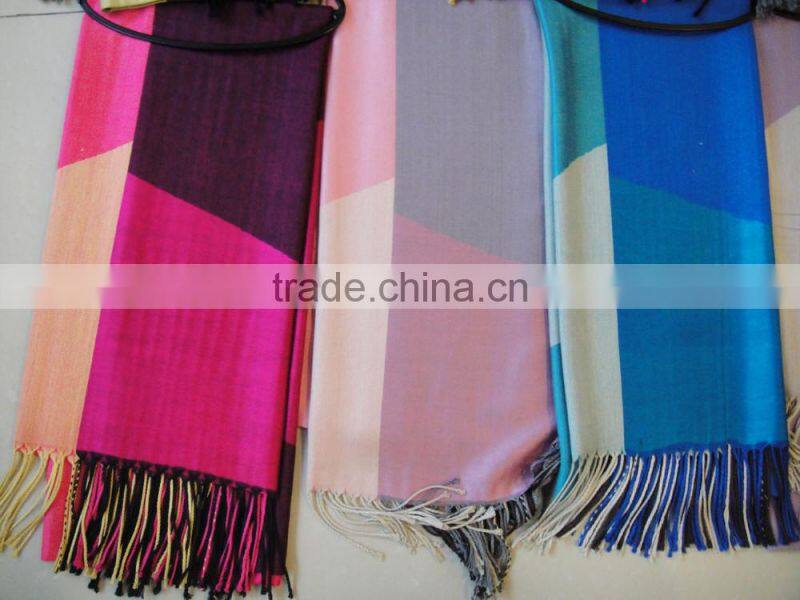 2017 the latest stylish lady soft jacquard 100%viscose plaid scarf
