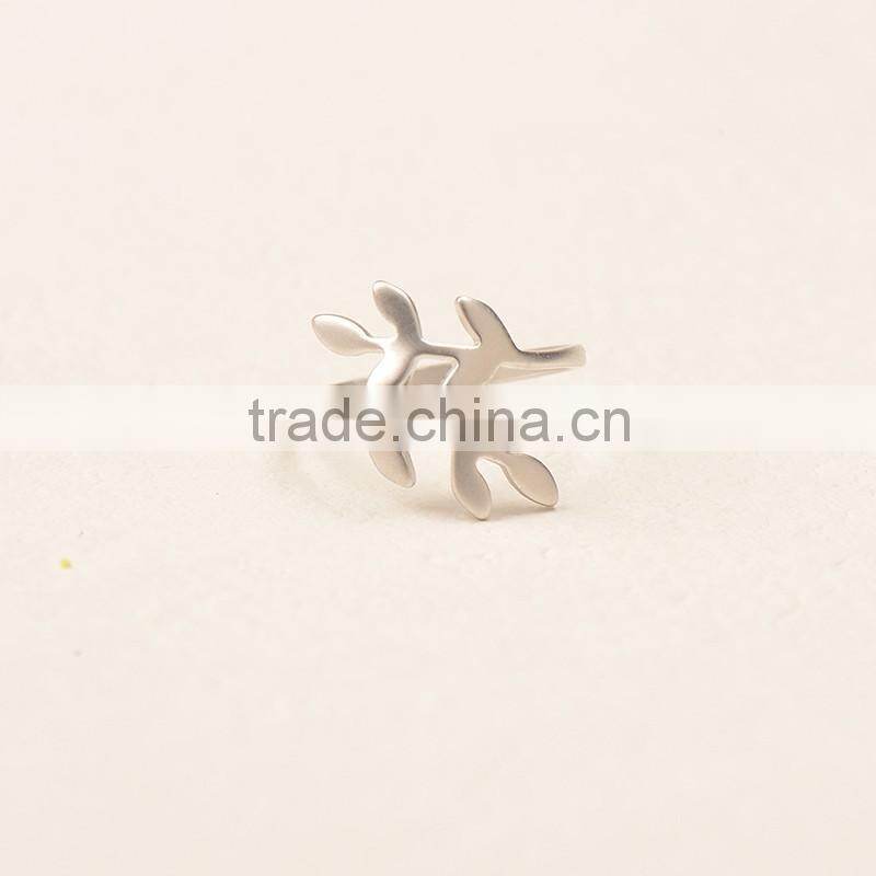 gold finger ring hot selling ladies finger double v design finger ring