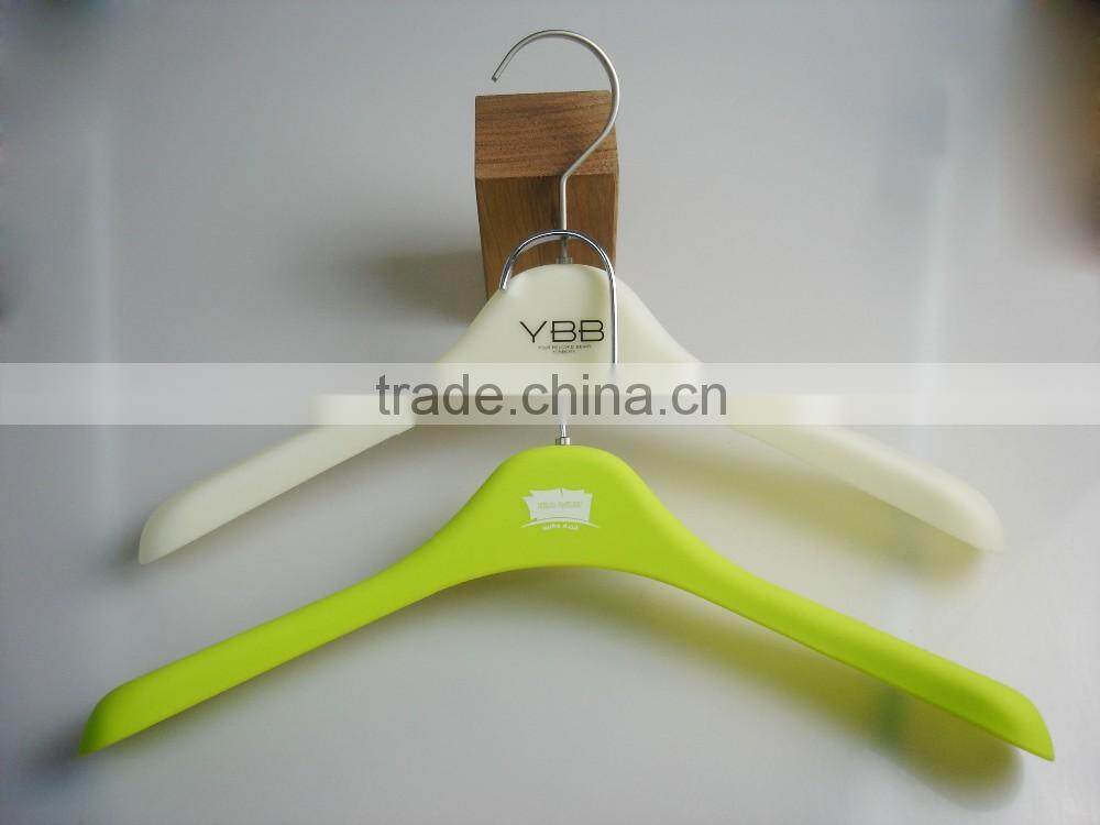 HA7007 best quality cheap jacket hanger antislip colored plastic hanger