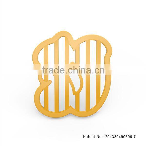 Squirrel shaped design silicone pot mat