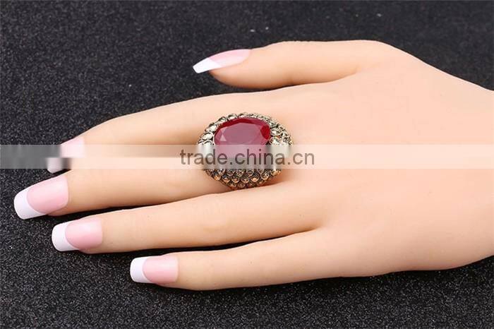 Factory hollow zinc alloy resin big gemstone simple gold finger ring