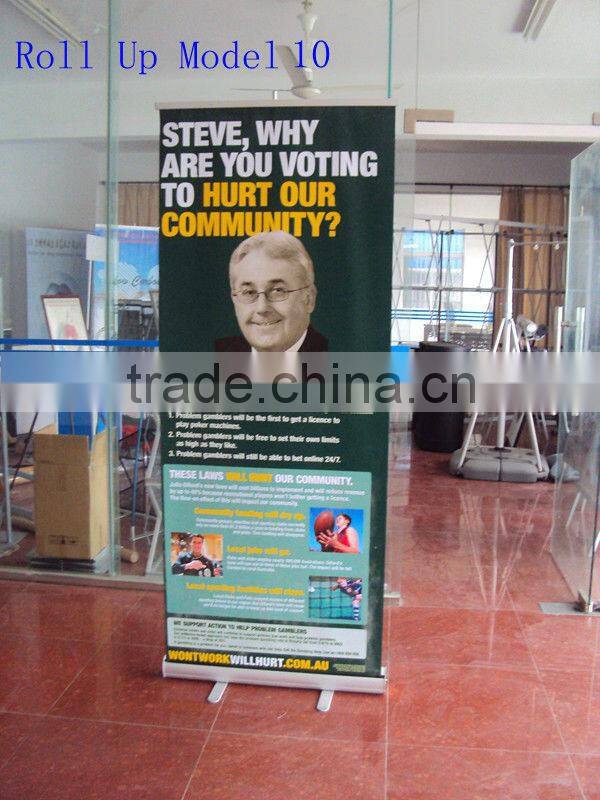 Economic retractable standing roll up banner stand
