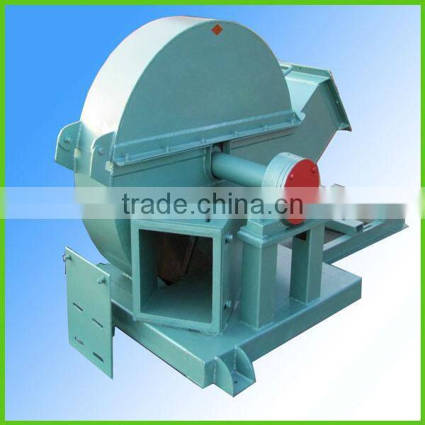 High capacity wood chipping machine