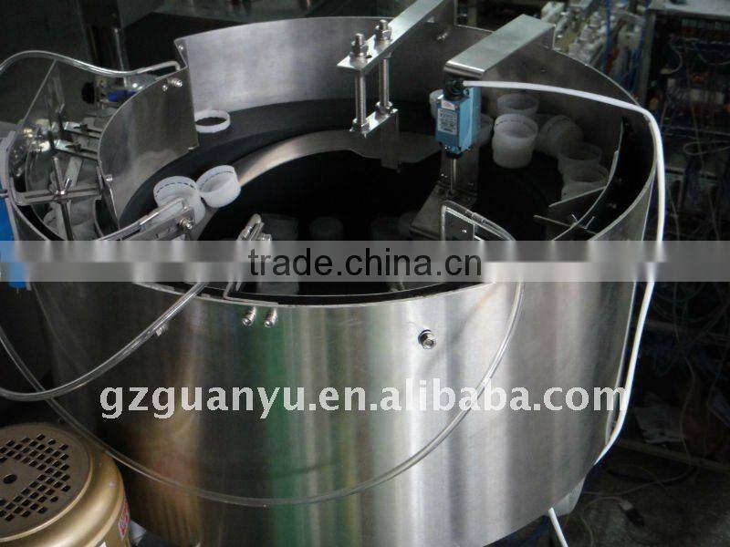 Automatic linear screw capping machine