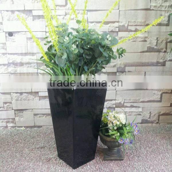 Black Smoothly Modern Style Fiberglass Planters For Garden