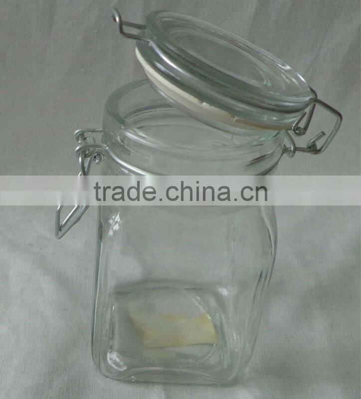 Glass hurricane lamp with handle
