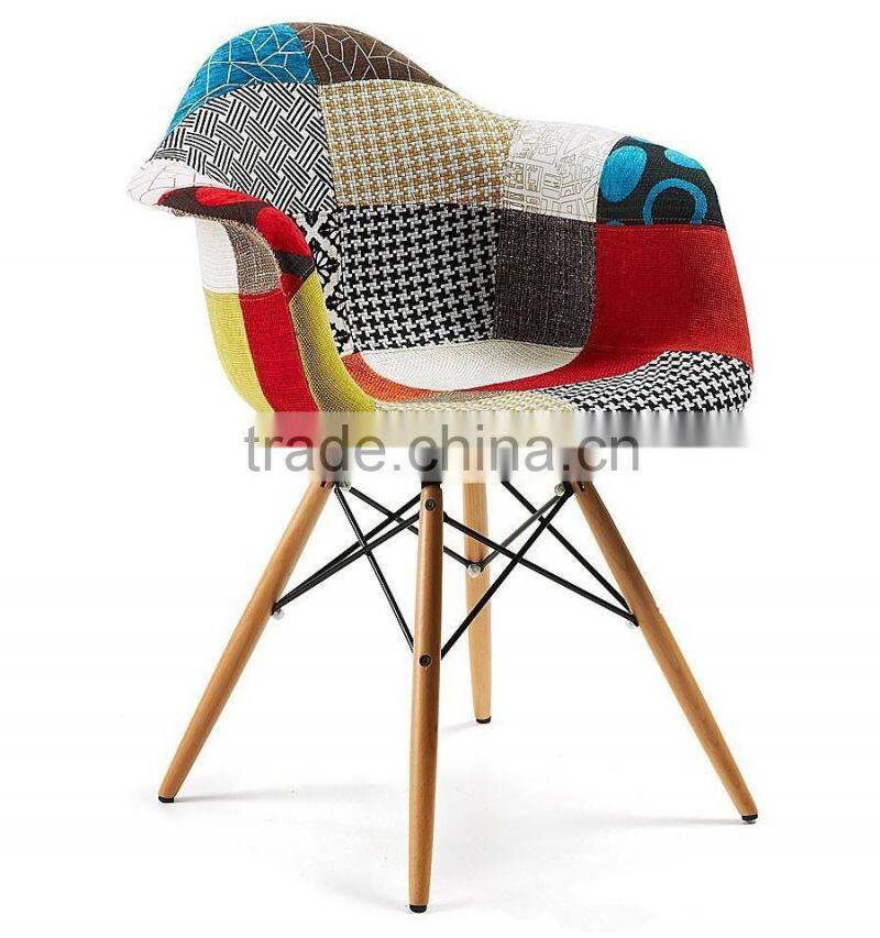 2016 Hot sale products color fabric cove wooden legs living room patchwork chair
