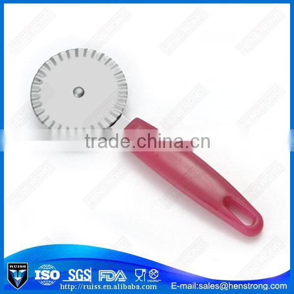 Reliable Quality plastic handle round pizza cutter