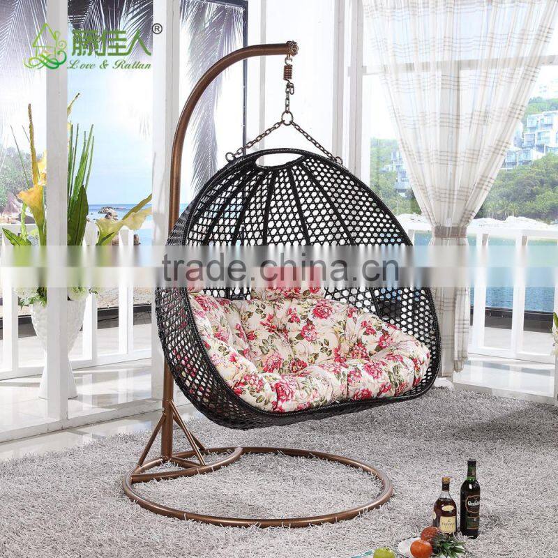 Stylish Cocoon hanging tree bed