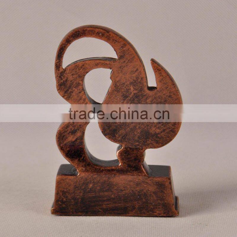 The third ranking prize the resin trophy cup